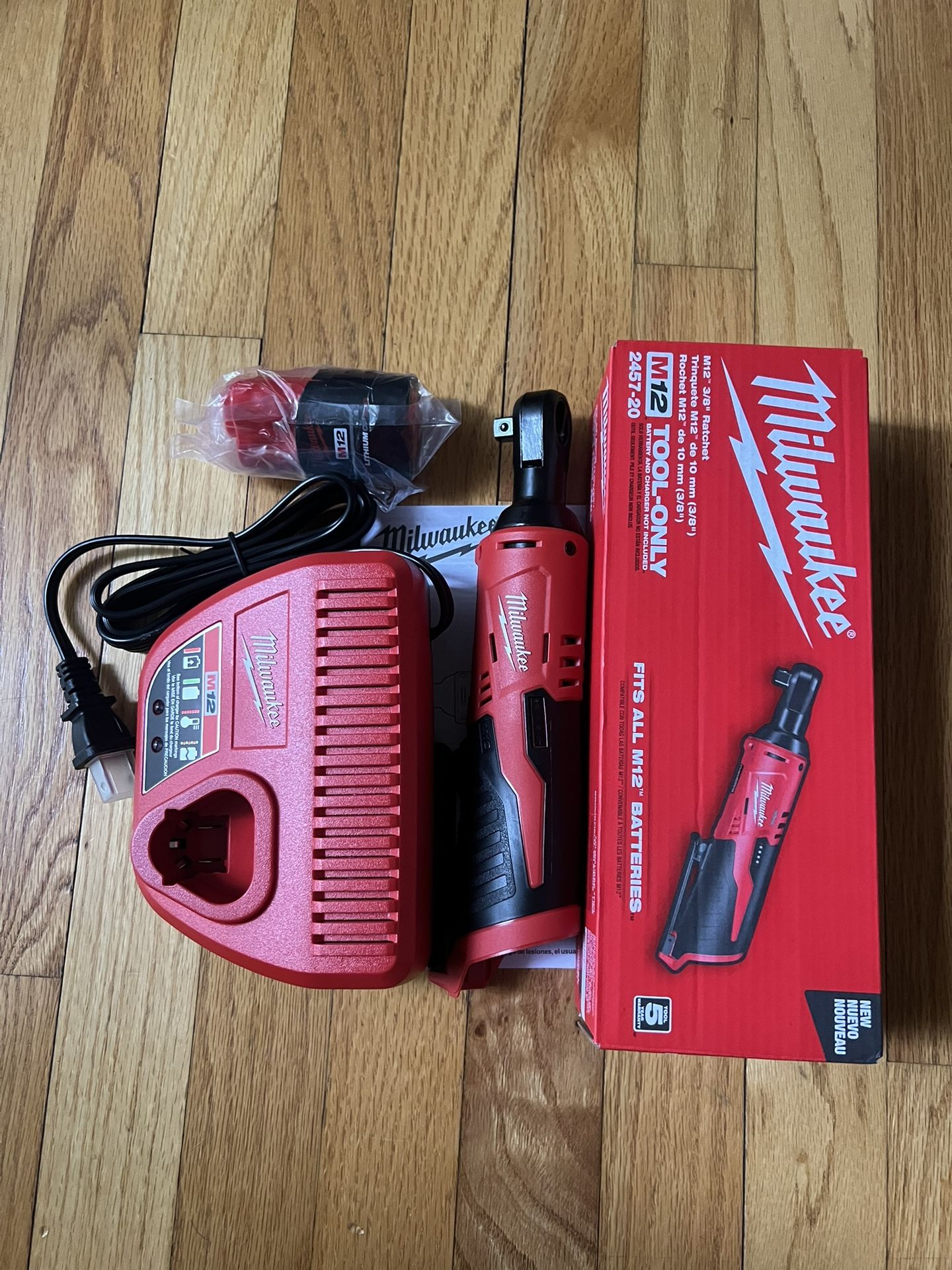 Milwaukee M12 12V Lithium-Ion 3/8 in. Ratchet With Cp2.0Ah battery & Charger