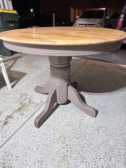 Round Pedestal Dining Table