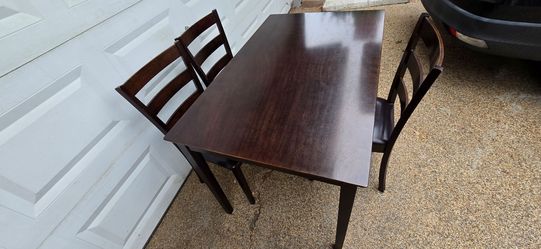 Dining Table and chairs, $100 great condition