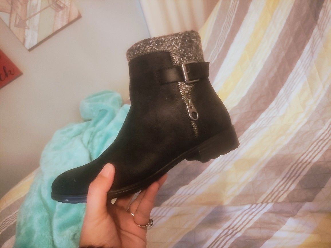 Boots Size 9