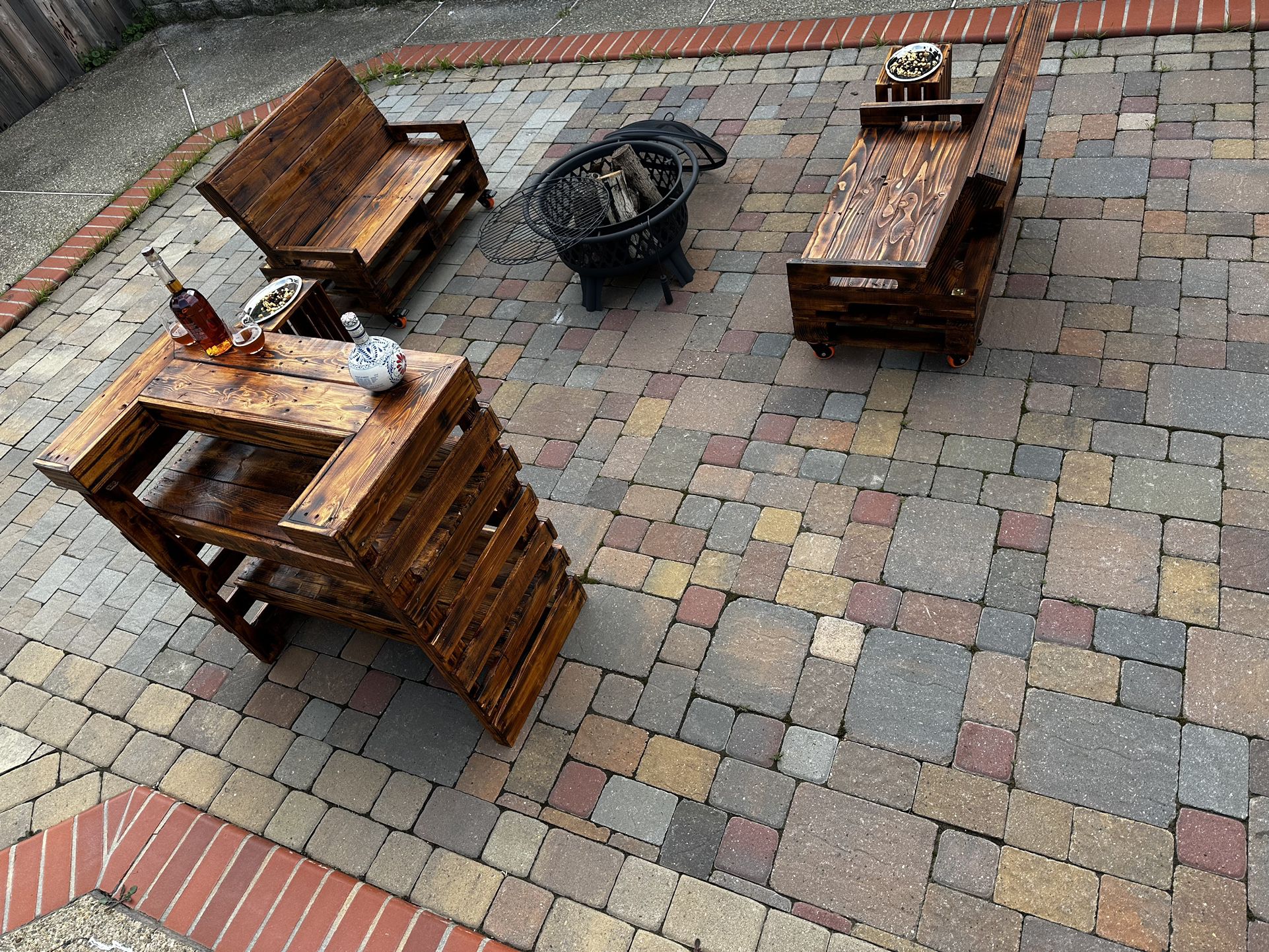 Rustic Patio Furniture Made From Wooden Pallets 