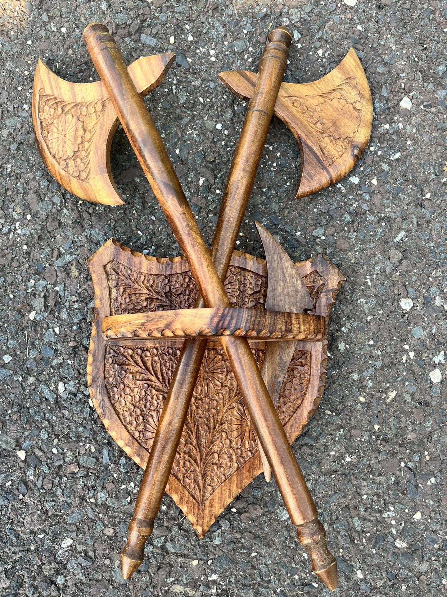 Knife King’s Sheesham Wood Carved Axe  w/ Wall Stand – Used w/Wood Piece Missing