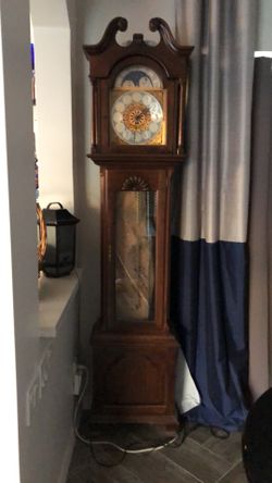 This a Beautiful Ethan Allen Grandfather Clock. There is no scratches, no stains. in great working condition. Smoke free