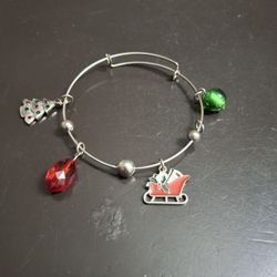 Silver-tone Christmas Charm Bangle Bracelet With Jingle Bells A Sleigh &  Christmas 🎄  Tree Charms