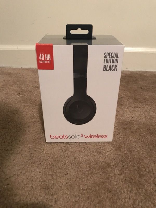 Beats by Dre - Beats Solo 3 (Never opened)