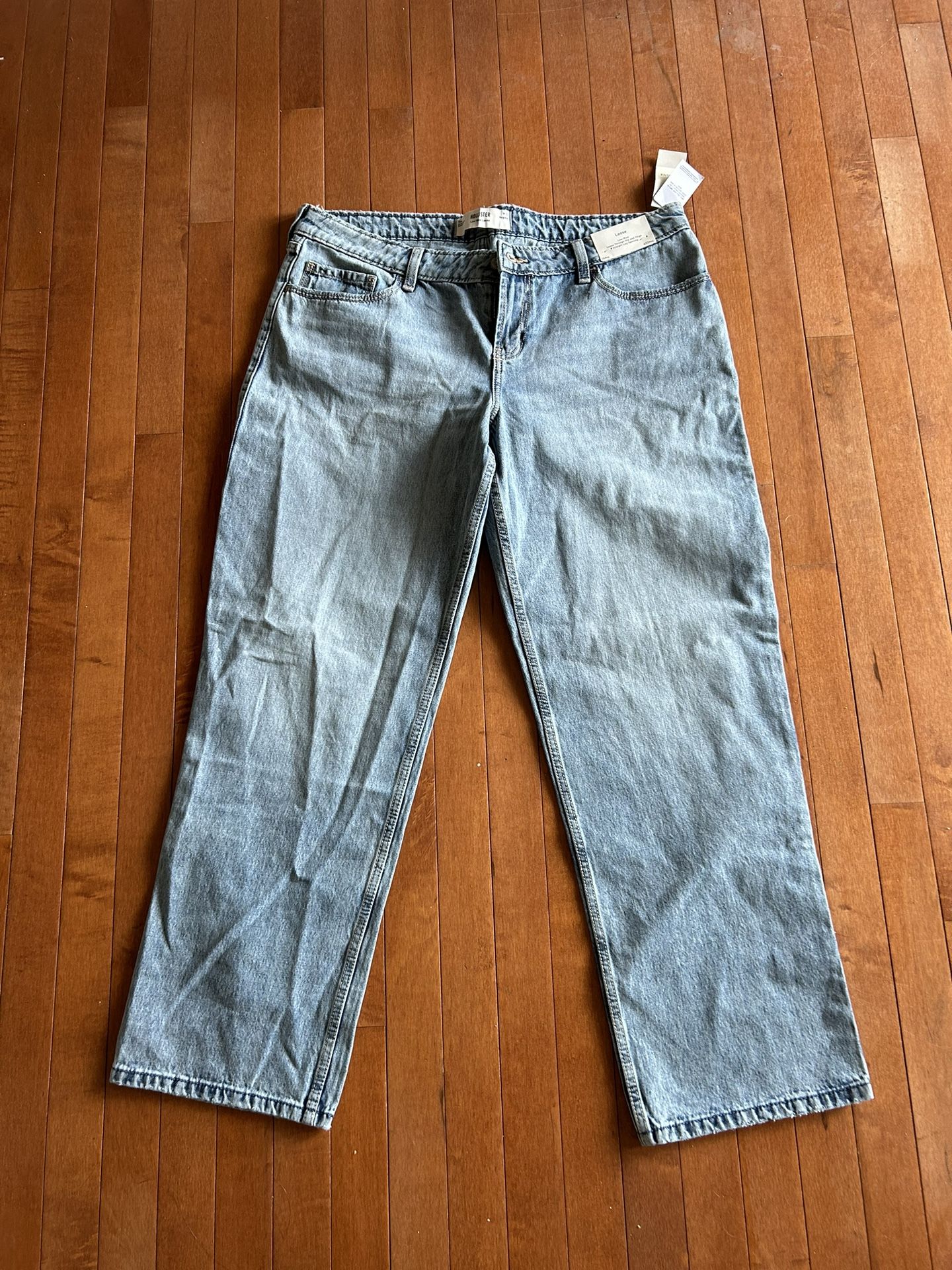 Hollister Jeans Womens 14 Regular Relaxed Straight Loose NWT