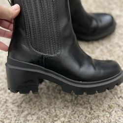 Chunky Heel Chelsea Boots 