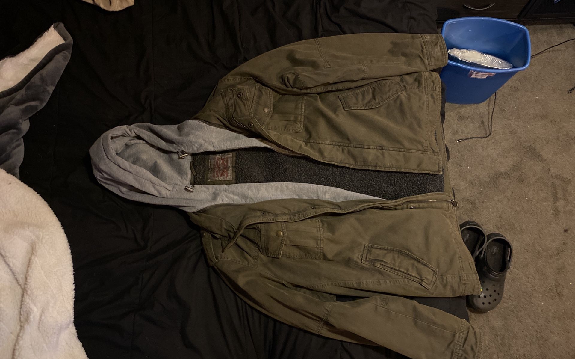 Levi’s Washed Cotton Hooded Jacket Olive Green in Men’s Large
