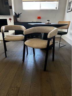 Dining table chairs x4
