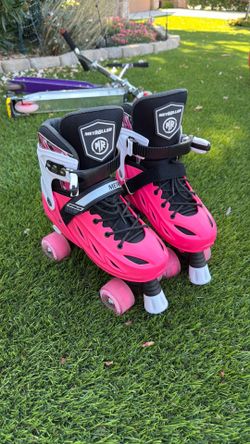 Kids adjustable size roller skates