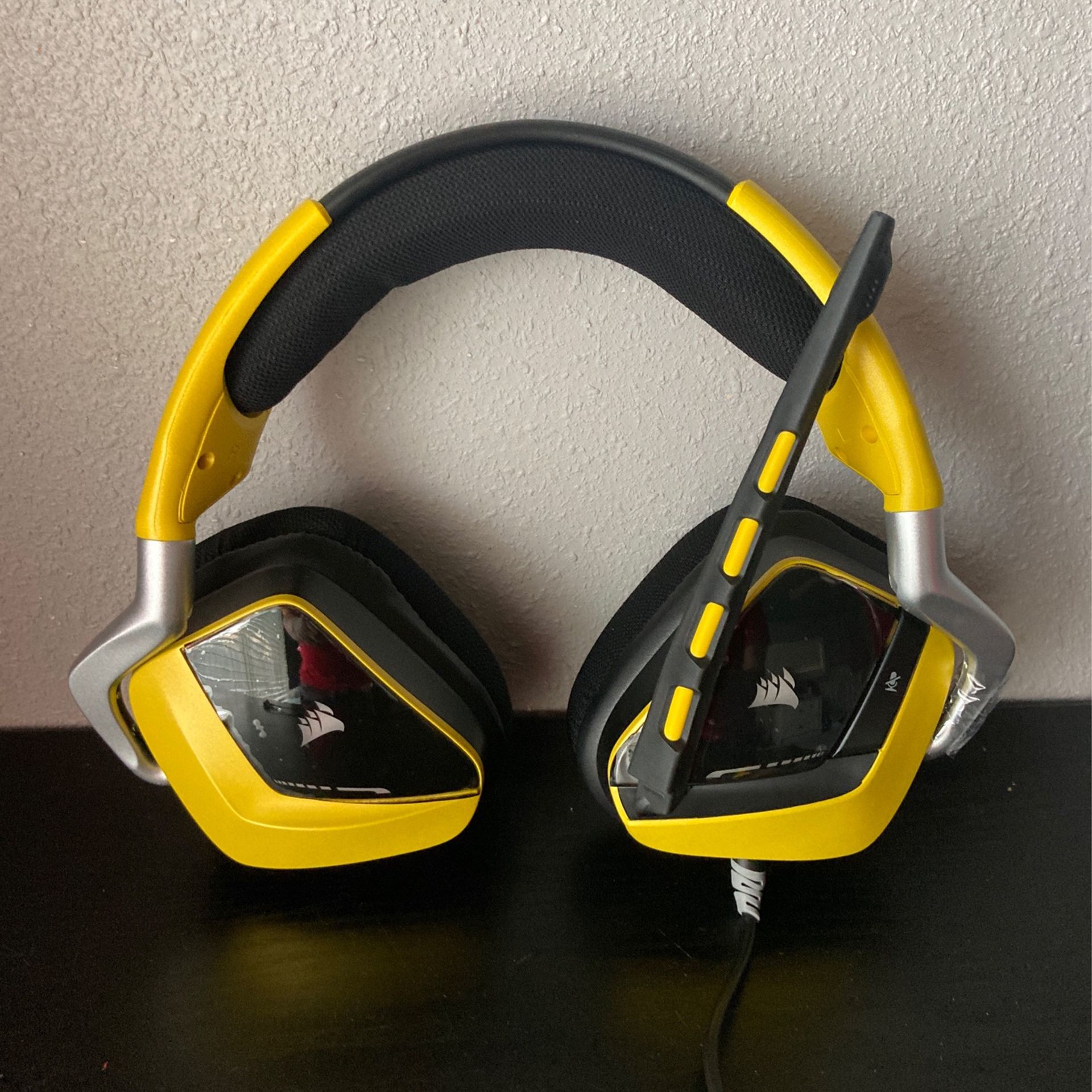 Corsair Gaming Void USB RGB Gaming Headset. Color Yellow, Any Size.