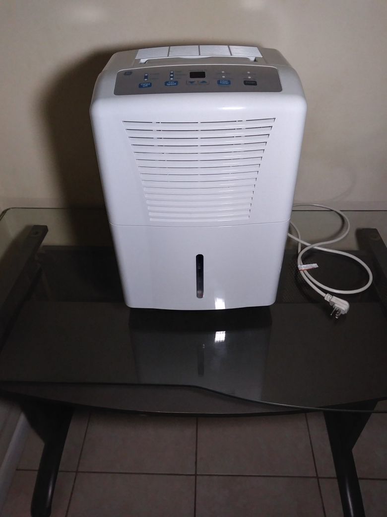 DEHUMIDIFIER - 30 PINT - GE Appliances