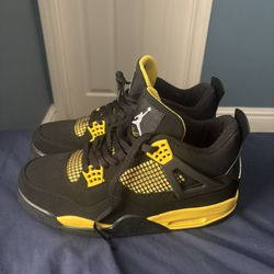  Men’s Jordan 4 Thunder yellow 9.5