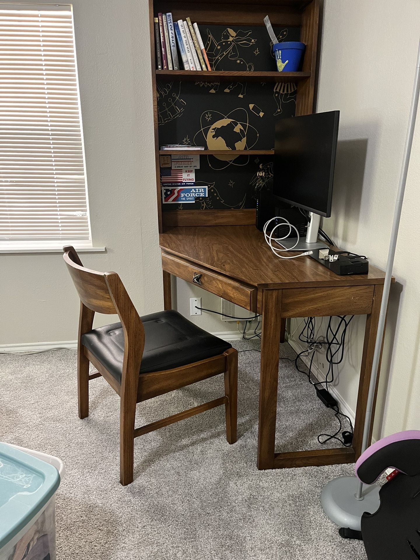 Desk With Chair 