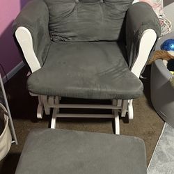 Nursery Rocking Chair/ Glider