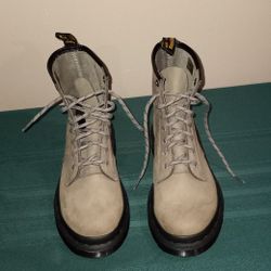 DR. MARTENS WOMEN LEATHER BOOTS SIZE 6