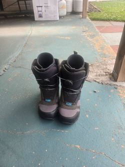 Flow snowboard boots