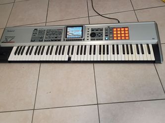 ROLAND FANTOM X7 PIANO KEYBOARD IN WORKING CONDITION