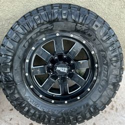 18” Moto Metal Wheels With 35” Nitto Tires