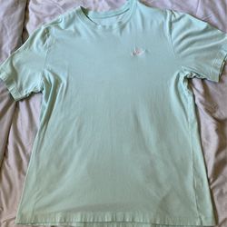 Nike (Men’s Size Medium)