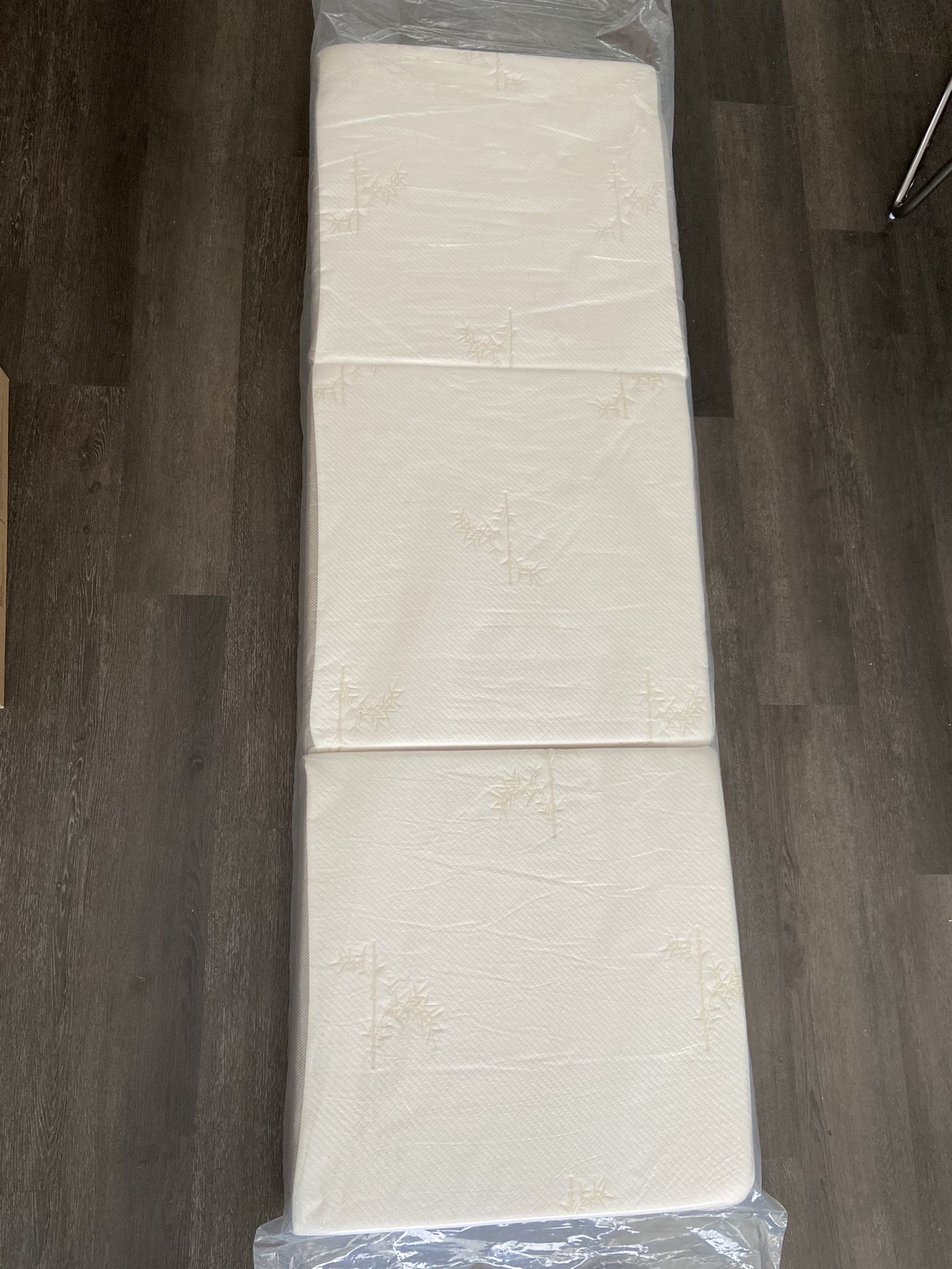 Tri-fold Memory Foam Mattress (single)