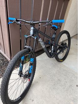 2023 Intense 951 mountain bike medium