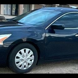 2013 Nissan Altima 4 Cyl, Gas Saver 140k Miles