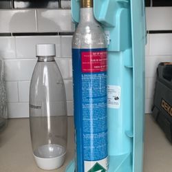 Sodastream With Co2 Cylinder And Bottle