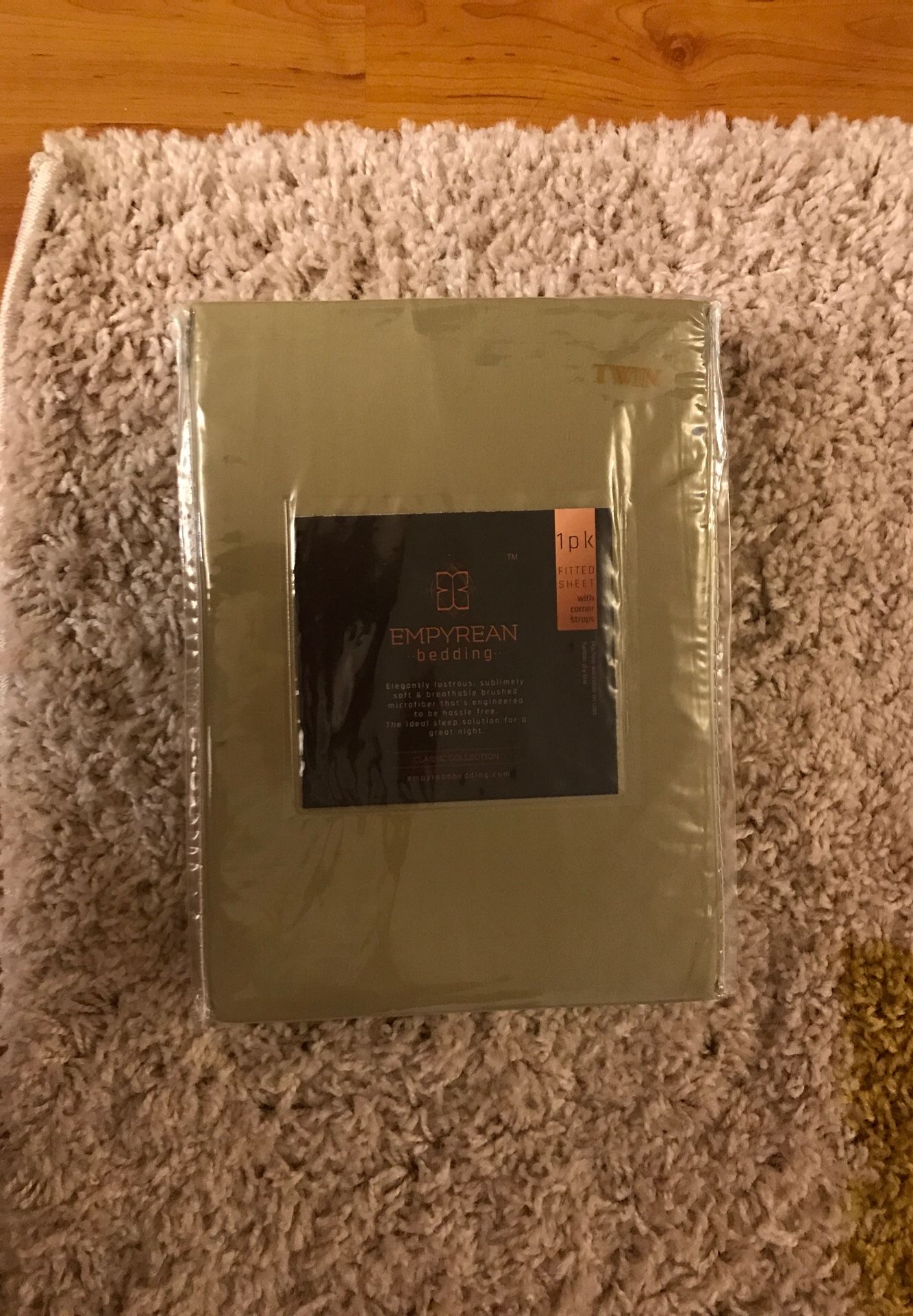 (BRAND NEW) TWIN SIZE FITTED SHEET