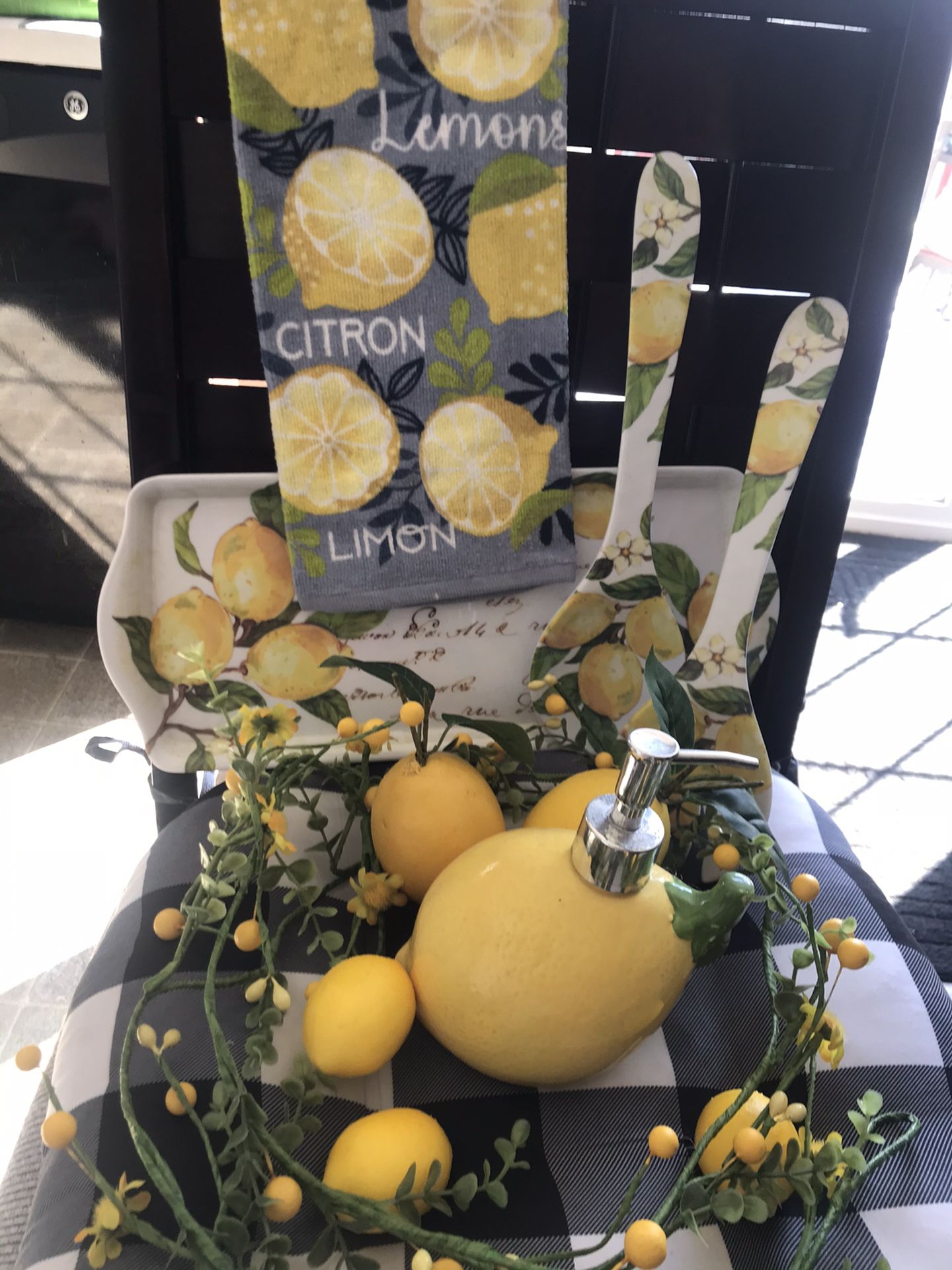 Lemon decor