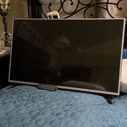 Beautiful LG Big Screen TV With Remote 38” Length 22” Width Great Conditions 
