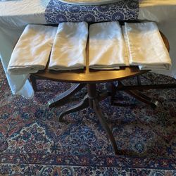 Absolutely Beautiful Set of Four Williams Sonoma Sparta White Dinner Napkins