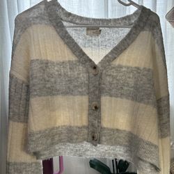 Grey and white cropped cardigan 