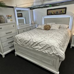 Queen Size Bed Frame With Led Lights  / Mattress Included.      Cama Queen Con Luz Led / Colchon Incluido 