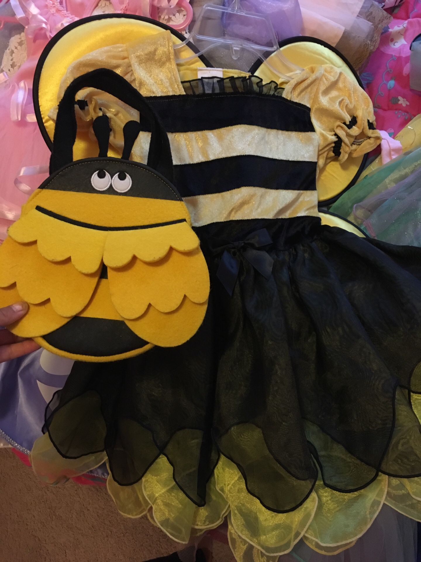 Bumble Bee costume comes w cute bag size 5t