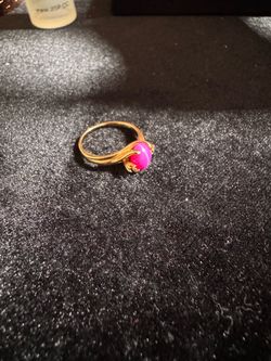 14kt gold ring with chabochon gemstone