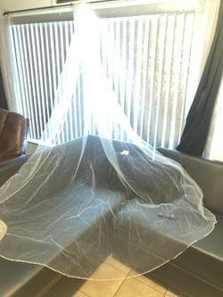 White 7 Ft Long Veil With Beaded Ensemble 