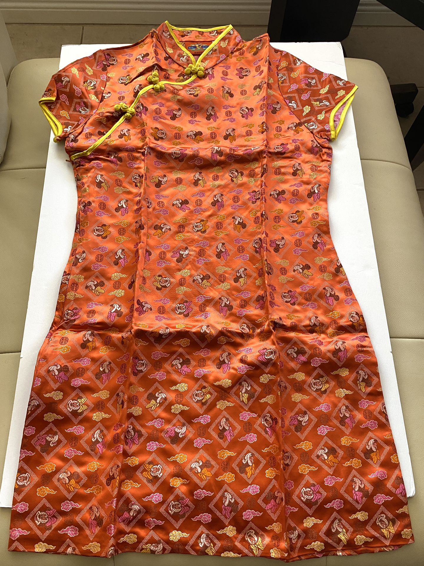 Girl Chinese Traditional QIPAO Costume New Year Short Sleeve Embroidered Dress L