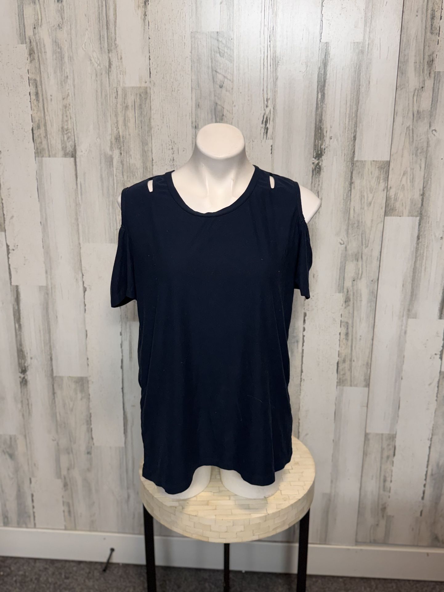 Glitz Navy Cold Shoulder Cutout Short Sleeve Top – Size 2X