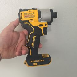Drills Dewalt 20 v max Brushless