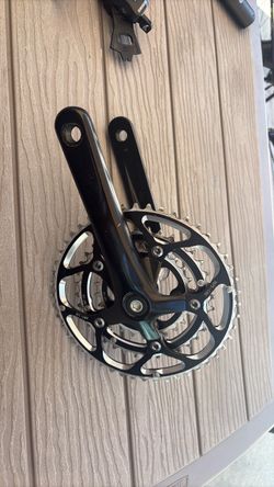 Crank set with bottom bracket