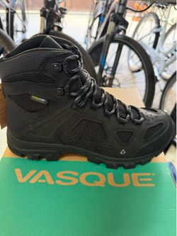 VASQUE MENS 9 hiking boot