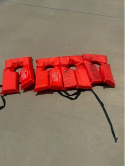 4 Adult Universal USCG Approved Life Jackets (PFDs)