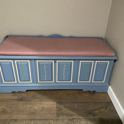 Lane Cedar Bench Chest