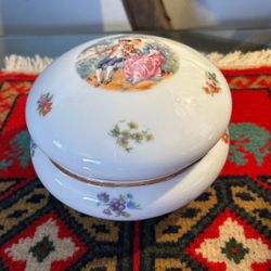 SOPERA ANTIGUA DE PORCELANA FILETEADA 