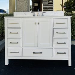 48โ Vanity White