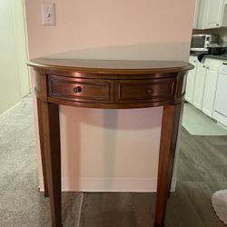 Furniture Dresser / End Table