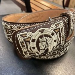 Nuevos Cinturones de piel bordados