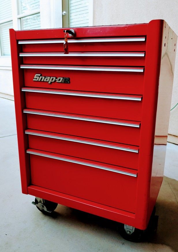 Really nice Snap On 7 Drawers Rollaway Toolbox KRA3027 in Very good shape.