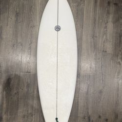 High Performance Twin Surfboard 5’6” (COMES WITH FINS) $400